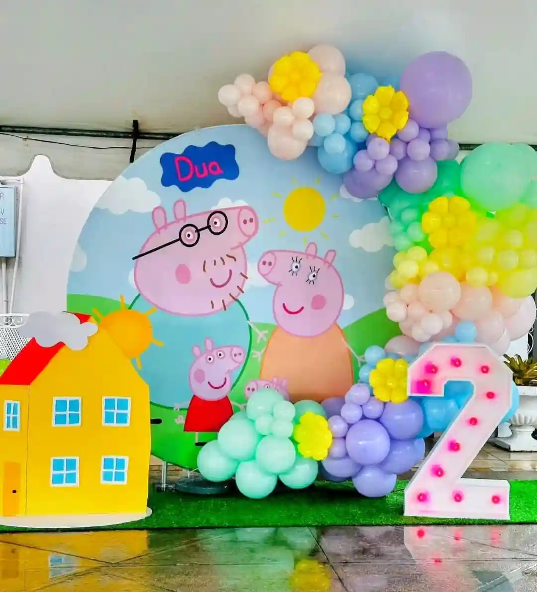 Peppa Pig House Birthday Decor Setup